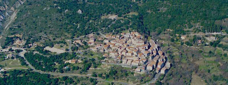 Le village de Duilhac vu de Peyrepertuse
